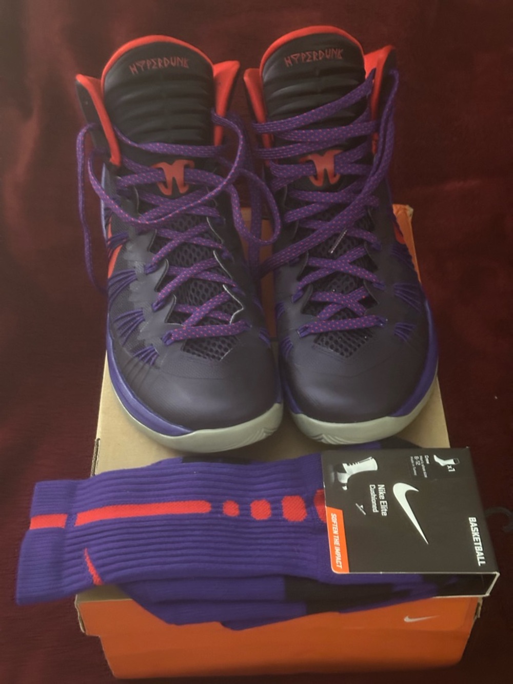 Nike Hyperdunk 2013 "Purple Dynasty/Raptors" Sz 10 With Nike Dri fit Crew Socks